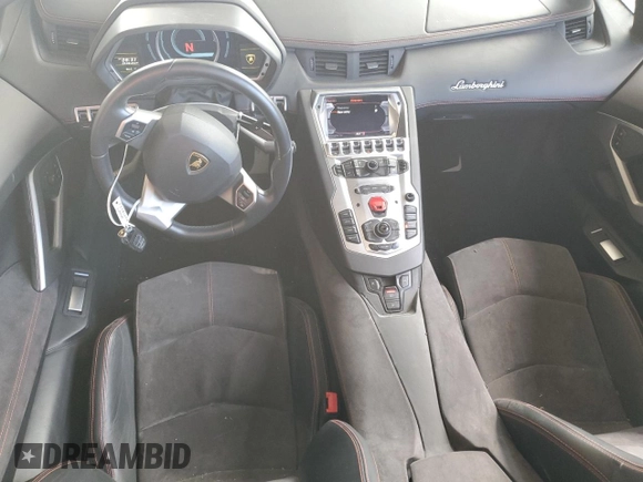 2015 Lamborghini Aventador z VIN ZHWUR1ZD5FLA03450, wystawiony jako Copart lot #53781224 z przebiegiem 8 471 mil mil oraz Szkoda całkowita • Salvage title. Historia ofert i sprzedaży dostępna na DreamBid. Obrazek 8.