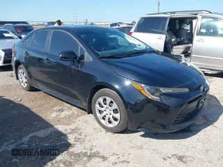 2025 Toyota Corolla LE z VIN 5YFB4MDE0SP275922, wystawiony jako IAAI lot #42091986 z przebiegiem 1 950 mil mil oraz . Historia ofert i sprzedaży dostępna na DreamBid. Obrazek 1.