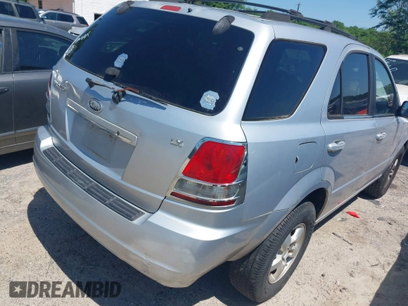 2006 Kia Sorento LX with VIN KNDJD733865509532, listed as a IAAI auction lot 42137155 with 209,149 mi miles and . Bid and sale history available at DreamBid. Image 4.