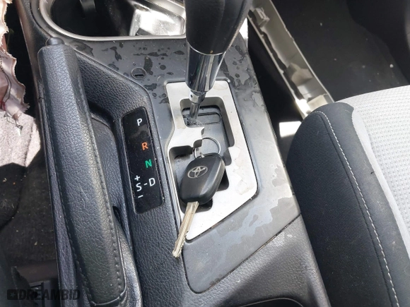 2016 Toyota RAV4 XLE with VIN 2T3WFREV3GW239632, listed as a IAAI auction lot 41860727 with 135,850 mi miles. Bid and sale history available at carsss.com. Image 11.