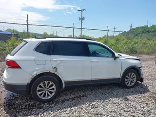 2018 Volkswagen Tiguan SEL with VIN 3VV3B7AX2JM060292, listed as a IAAI auction lot 42274534 with 97,604 mi miles and . Bid and sale history available at DreamBid. Image 13.