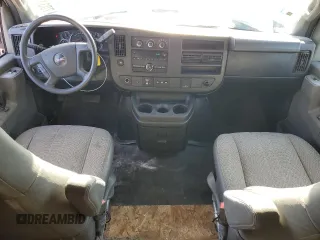 2018 GMC Savana z VIN 1GJZ7PFG7J1197205, wystawiony jako Copart lot #70311434 z przebiegiem 140 629 mil mil oraz Szkody całkowita. Historia ofert i sprzedaży dostępna na DreamBid. Obrazek 8.