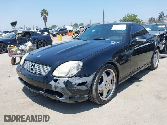 2001 Mercedes-Benz SLK 230/320 with VIN WDBKK65F81F218476, listed as a IAAI auction lot 42450368 with 121,640 mi miles and . Bid and sale history available at DreamBid. Image 17.