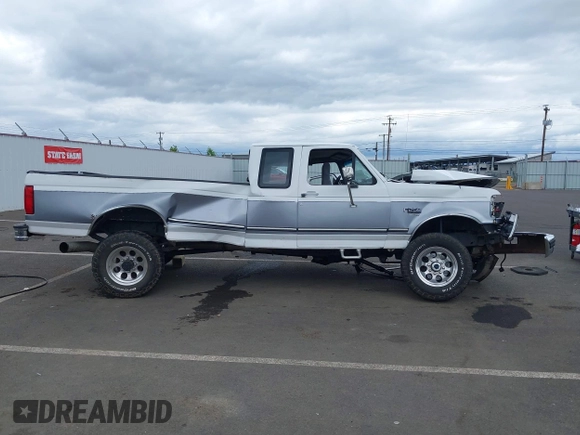 1996 Ford F-250 z VIN 1FTHX26F8TEB61614, wystawiony jako IAAI lot #42255763 z przebiegiem Nie podano mil oraz . Historia ofert i sprzedaży dostępna na DreamBid. Obrazek 14.