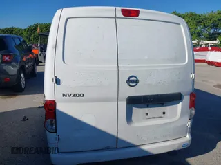 2018 Nissan NV200 SV z VIN 3N6CM0KN2JK695468, wystawiony jako IAAI lot #41782357 z przebiegiem 95 087 mil mil oraz . Historia ofert i sprzedaży dostępna na DreamBid. Obrazek 16.