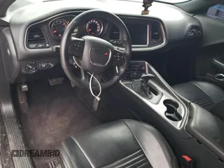 2016 Dodge Challenger R/T Scat Pack z VIN 2C3CDZFJ9GH240583, wystawiony jako Copart lot #62842583 z przebiegiem 73 369 mil mil oraz Tytuł czysty. Historia ofert i sprzedaży dostępna na DreamBid. Obrazek 8.