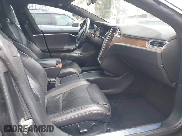 2016 Tesla Model S 90D с VIN 5YJSA1E40GF172502, выставлен на аукционе IAAI как лот 41841406 с пробегом 83 660 миль миль и . История ставок и продаж доступна на DreamBid. Изображение 5.