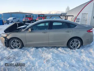 2016 Ford Fusion SE Hybrid with VIN 3FA6P0LU8GR127311, listed as a IAAI auction lot 41242945 with 1 mi miles. Bid and sale history available at carsss.com. Image 15.