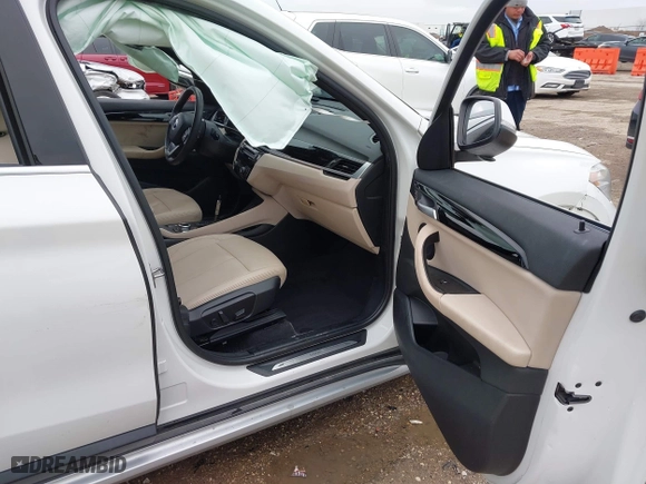 2019 BMW X1 xDrive28i with VIN WBXHT3C51K5L90392, listed as a IAAI auction lot 41571403 with 96,732 mi miles. Bid and sale history available at carsss.com. Image 5.