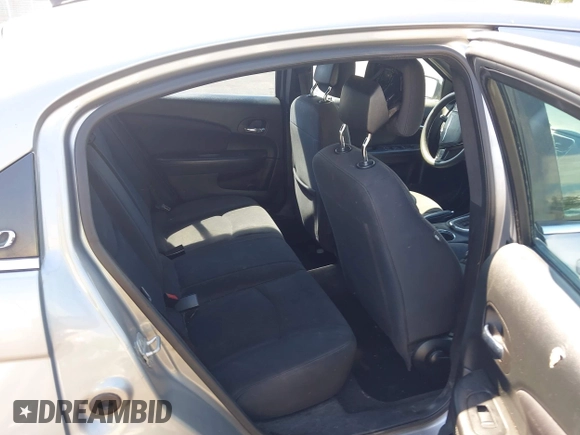 2014 Chrysler 200 LX z VIN 1C3CCBAG3EN103701, wystawiony jako IAAI lot #42269347 z przebiegiem 180 790 mil mil oraz . Historia ofert i sprzedaży dostępna na DreamBid. Obrazek 8.