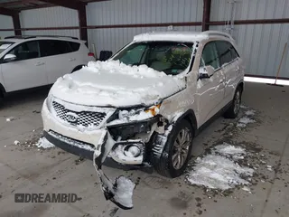 2011 Kia Sorento EX with VIN 5XYKU4A29BG040661, listed as a IAAI auction lot 41542762 with 185,108 mi miles. Bid and sale history available at carsss.com. Image 2.