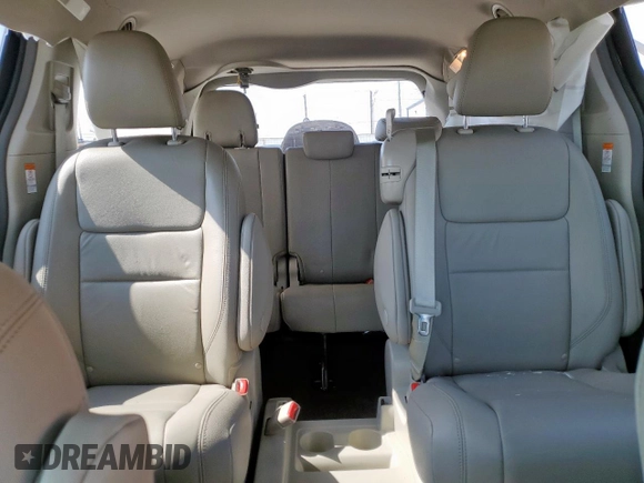 2019 Toyota Sienna XLE Auto Access Seat z VIN 5TDYZ3DC9KS995084, wystawiony jako Copart lot #59058395 z przebiegiem 47 104 mil mil oraz Szkoda całkowita • Salvage title. Historia ofert i sprzedaży dostępna na DreamBid. Obrazek 10.