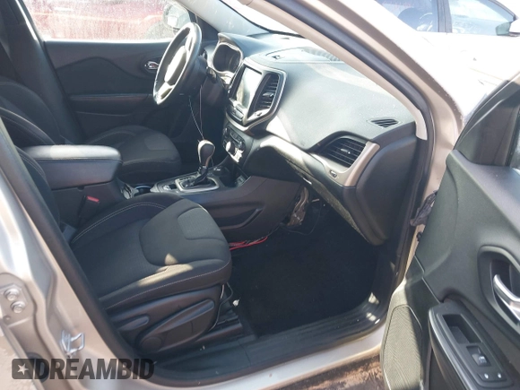 2015 Jeep Cherokee Latitude with VIN 1C4PJMCS4FW578401, listed as a IAAI auction lot 41014082 with 127,465 mi miles. Bid and sale history available at carsss.com. Image 5.