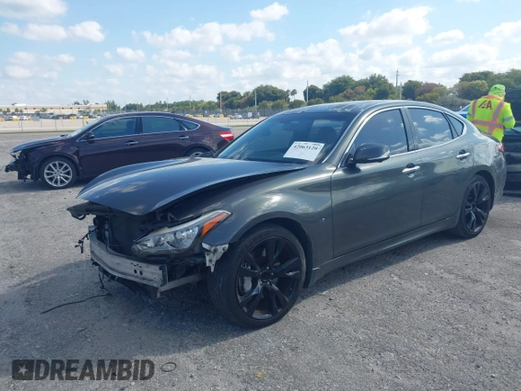 2013 Infiniti M37 with VIN JN1BY1AP8DM511850, listed as a IAAI auction lot 42063120 with 111,545 mi miles. Bid and sale history available at carsss.com. Image 18.