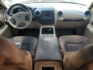 2006 Ford Expedition Eddie Bauer z VIN 1FMFU18556LA10367, wystawiony jako Copart lot #56062725 z przebiegiem 240 517 mil mil oraz Szkoda całkowita • Salvage title. Historia ofert i sprzedaży dostępna na DreamBid. Obrazek 8.