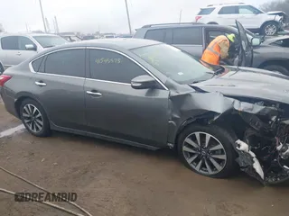 2017 Nissan Altima SR z VIN 1N4AL3AP6HC481669, wystawiony jako IAAI lot #41545375 z przebiegiem 93 271 mil mil oraz . Historia ofert i sprzedaży dostępna na DreamBid. Obrazek 13.