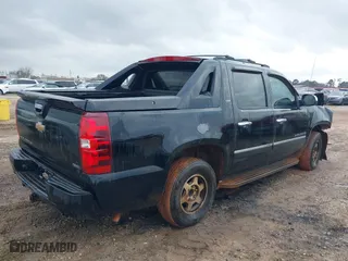 2011 Chevrolet Avalanche LTZ with VIN 3GNMCGE03BG300101, listed as a IAAI auction lot 41421743 with 240,692 mi miles. Bid and sale history available at carsss.com. Image 4.