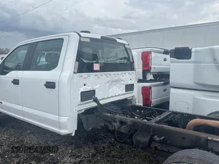2022 Ford F-350 XL z VIN 1FD8W3HT3NED68650, wystawiony jako Copart lot #54902295 z przebiegiem 399 290 mil mil oraz Czysty tytuł • Clean title. Historia ofert i sprzedaży dostępna na DreamBid. Obrazek 3.