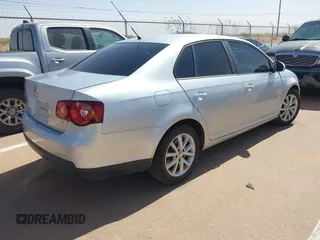 2010 Volkswagen Jetta Limited Edition с VIN 3VWRZ7AJ3AM164562, выставлен на аукционе IAAI как лот 42498815 с пробегом 202 324 миль миль и . История ставок и продаж доступна на DreamBid. Изображение 4.