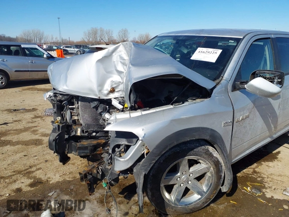 2010 Dodge 1500 SLT z VIN 1D7RV1CT3AS260229, wystawiony jako IAAI lot #41629225 z przebiegiem 104 429 mil mil oraz . Historia ofert i sprzedaży dostępna na DreamBid. Obrazek 6.