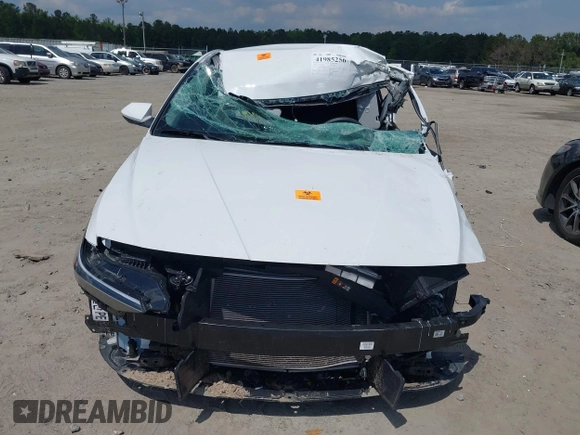 2024 Hyundai Elantra SE z VIN KMHLL4DG1RU798092, wystawiony jako IAAI lot #41985256 z przebiegiem 24 940 mil mil oraz . Historia ofert i sprzedaży dostępna na DreamBid. Obrazek 13.