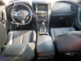 2017 Infiniti QX70 z VIN JN8CS1MW2HM414787, wystawiony jako Copart lot #59272885 z przebiegiem Nie podano mil oraz Czysty tytuł • Clean title. Historia ofert i sprzedaży dostępna na DreamBid. Obrazek 8.