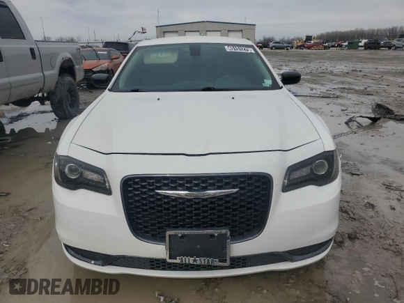 2018 Chrysler 300 Touring with VIN 2C3CCAAG7JH340964, listed as a Copart auction lot 45151275 with 141,248 mi miles and Clean Title. Bid and sale history available at carsss.com. Image 5.