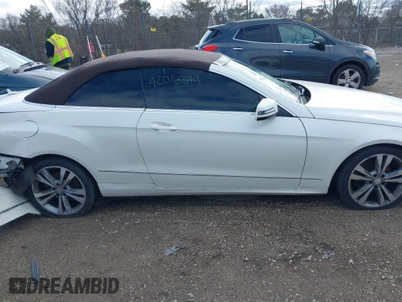 2014 Mercedes-Benz E-Class E 350 with VIN WDDKK5KF9EF241907, listed as a IAAI auction lot 42016399 with 84,650 mi miles. Bid and sale history available at carsss.com. Image 12.