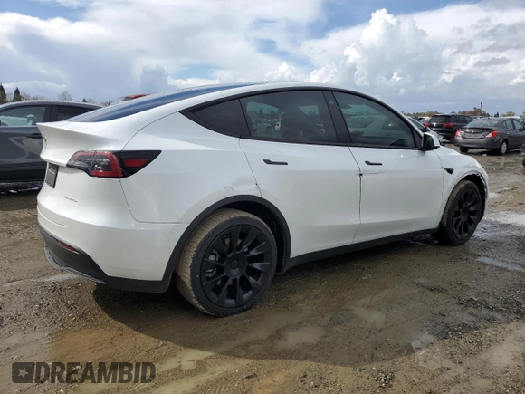 2022 Tesla Model Y Long Range with VIN 7SAYGDEE2NF403385, listed as a Copart auction lot 48594095 with 39,443 mi miles and Salvage Title. Bid and sale history available at DreamBid. Image 3.