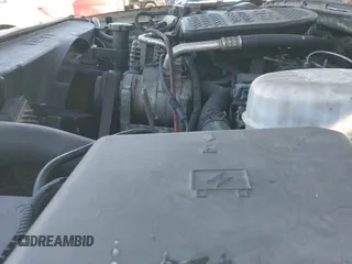 2006 Chevrolet Silverado 2500HD z VIN 1GBHK23D46F231100, wystawiony jako IAAI lot #41286005 z przebiegiem 456 171 mil mil oraz . Historia ofert i sprzedaży dostępna na DreamBid. Obrazek 21.