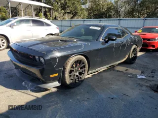 2014 Dodge Challenger R/T z VIN 2C3CDYBT2EH165224, wystawiony jako Copart lot #48183855 z przebiegiem 139 037 mil mil oraz Szkody całkowita. Historia ofert i sprzedaży dostępna na DreamBid. Obrazek 1.