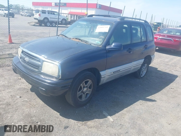 2002 Chevrolet Tracker LT z VIN 2CNBE634426952677, wystawiony jako IAAI lot #42009744 z przebiegiem 243 692 mil mil oraz . Historia ofert i sprzedaży dostępna na DreamBid. Obrazek 2.
