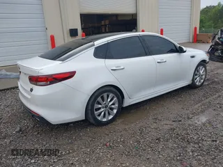 2018 Kia Optima LX z VIN 5XXGT4L3XJG246489, wystawiony jako IAAI lot #42107857 z przebiegiem 76 259 mil mil oraz . Historia ofert i sprzedaży dostępna na DreamBid. Obrazek 4.