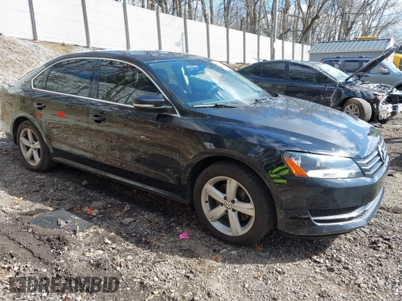 2013 Volkswagen Passat SE w/Sunroof & Nav with VIN 1VWBP7A35DC133246, listed as a IAAI auction lot 41972079 with 97,785 mi miles. Bid and sale history available at carsss.com. Image 1.