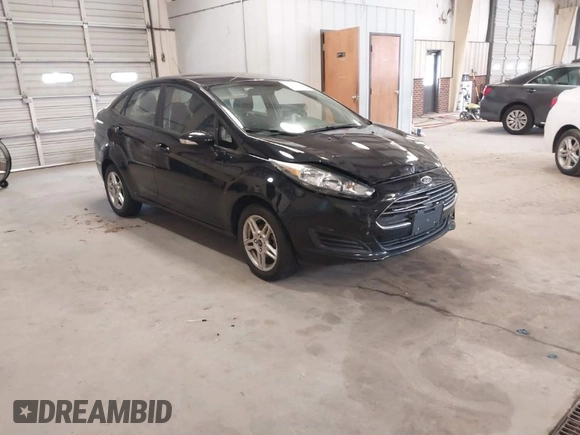2018 Ford Fiesta SE z VIN 3FADP4BJ3JM141658, wystawiony jako IAAI lot #41737201 z przebiegiem 92 078 mil mil oraz . Historia ofert i sprzedaży dostępna na DreamBid. Obrazek 1.