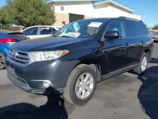 2011 Toyota Highlander with VIN 5TDZK3EH4BS039353, listed as a IAAI auction lot 40909367 with 126,024 mi miles. Bid and sale history available at carsss.com. Image 20.