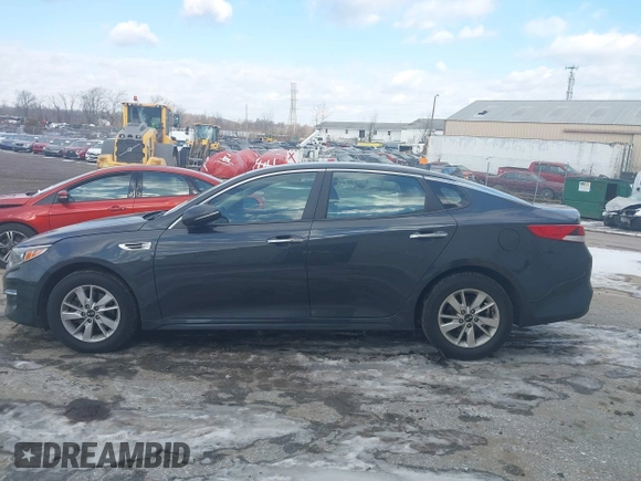 2016 Kia Optima LX z VIN 5XXGT4L34GG020666, wystawiony jako IAAI lot #41406265 z przebiegiem 173 645 mil mil oraz . Historia ofert i sprzedaży dostępna na DreamBid. Obrazek 14.