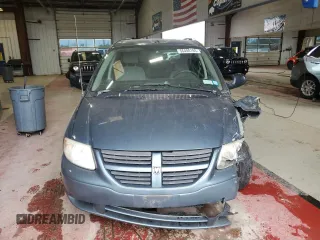 2007 Dodge Grand Caravan SE z VIN 1D4GP24R97B202805, wystawiony jako Copart lot #56400185 z przebiegiem 131 291 mil mil oraz Szkoda całkowita • Salvage title. Historia ofert i sprzedaży dostępna na DreamBid. Obrazek 5.
