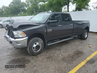 2018 Ram 3500 Big Horn z VIN 3C63RRHL0JG199965, wystawiony jako Copart lot #59881035 z przebiegiem 108 305 mil mil oraz Czysty tytuł • Clean title. Historia ofert i sprzedaży dostępna na DreamBid. Obrazek 1.