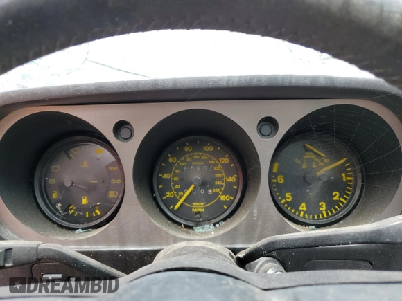 1984 Porsche 944 z VIN WP0AA0945EN454696, wystawiony jako Copart lot #61697004 z przebiegiem 66 607 mil mil oraz Czysty tytuł • Clean title. Historia ofert i sprzedaży dostępna na DreamBid. Obrazek 9.