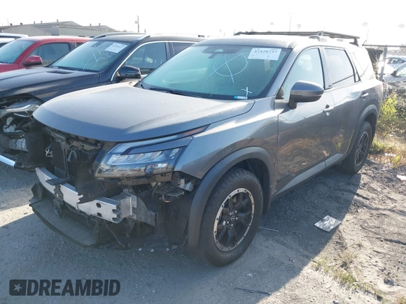 2023 Nissan Pathfinder SV z VIN 5N1DR3BD7PC224184, wystawiony jako IAAI lot #42420737 z przebiegiem 43 440 mil mil oraz . Historia ofert i sprzedaży dostępna na DreamBid. Obrazek 23.