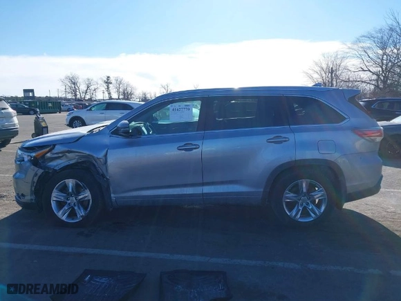 2014 Toyota Highlander Limited with VIN 5TDDKRFH9ES047643, listed as a IAAI auction lot 41427770 with 120,935 mi miles. Bid and sale history available at carsss.com. Image 14.