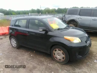 2013 Scion xD z VIN JTKKUPB46D1034958, wystawiony jako IAAI lot #42487243 z przebiegiem 247 350 mil mil oraz . Historia ofert i sprzedaży dostępna na DreamBid. Obrazek 1.
