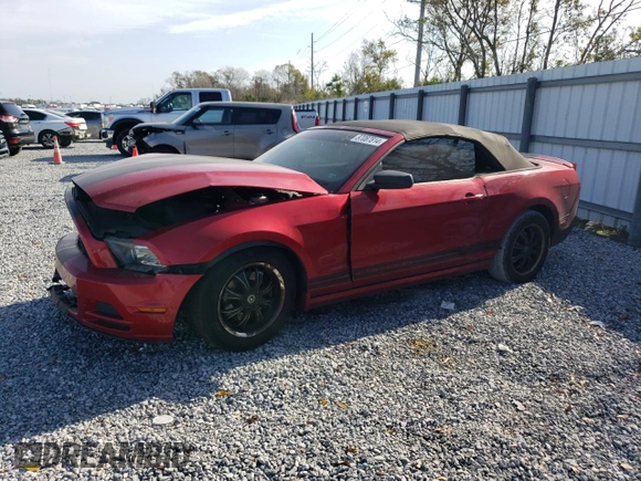 2013 Ford Mustang V6 z VIN 1ZVBP8EMXD5214353, wystawiony jako Copart lot #87087814 z przebiegiem Nie podano mil oraz Szkoda całkowita • Salvage title. Historia ofert i sprzedaży dostępna na DreamBid. Obrazek 1.
