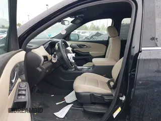 2023 Chevrolet Traverse LS z VIN 1GNERFKW0PJ329423, wystawiony jako IAAI lot #42160495 z przebiegiem 21 403 mil mil oraz . Historia ofert i sprzedaży dostępna na DreamBid. Obrazek 5.