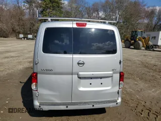2017 Nissan NV200 S z VIN 3N6CM0KN3HK722512, wystawiony jako Copart lot #53719275 z przebiegiem 136 719 mil mil oraz Szkody całkowita. Historia ofert i sprzedaży dostępna na DreamBid. Obrazek 6.