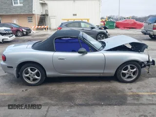 2002 Mazda MX-5 Miata Cloth z VIN JM1NB353320230803, wystawiony jako IAAI lot #41209388 z przebiegiem 84 815 mil mil oraz . Historia ofert i sprzedaży dostępna na DreamBid. Obrazek 13.