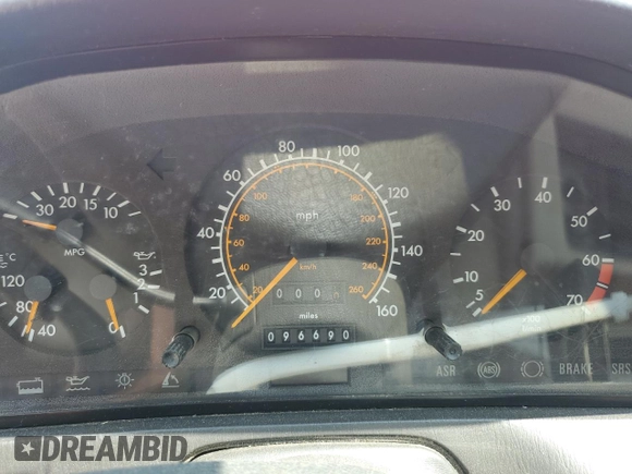 1994 Mercedes-Benz SL 5.0L with VIN WDBFA67E6RF092705, listed as a Copart auction lot 60880965 with 96,690 mi miles and Clean title. Bid and sale history available at DreamBid. Image 9.