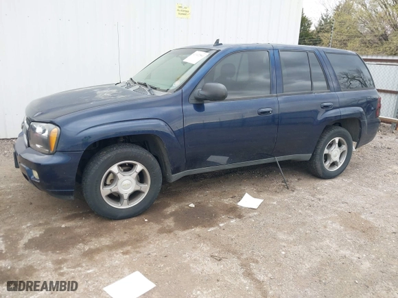 2009 Chevrolet TrailBlazer LT w/1LT with VIN 1GNDS33S992128577, listed as a IAAI auction lot 41912581 with 194,579 mi miles. Bid and sale history available at carsss.com. Image 2.