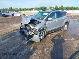 2016 Ford Escape SE with VIN 1FMCU0GX6GUC41452, listed as a IAAI auction lot 39369447 with 235,434 mi miles and . Bid and sale history available at carsss.com. Image 2.